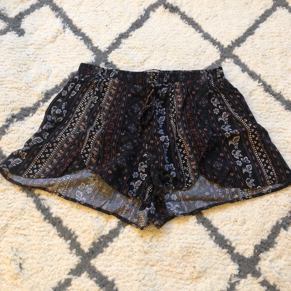Hollister flowy shorts
